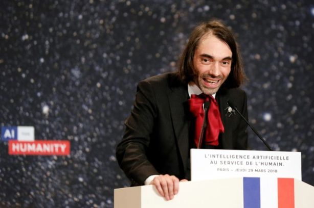 1109237-le-depute-mathematicien-cedric-villani-lrem-lors-d-une-intervention-sur-l-intelligence-artificielle-